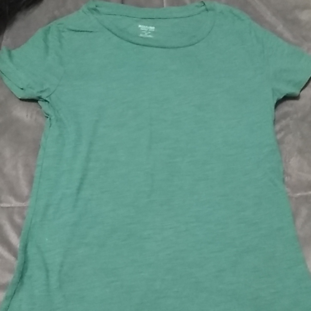 Green plain tee!